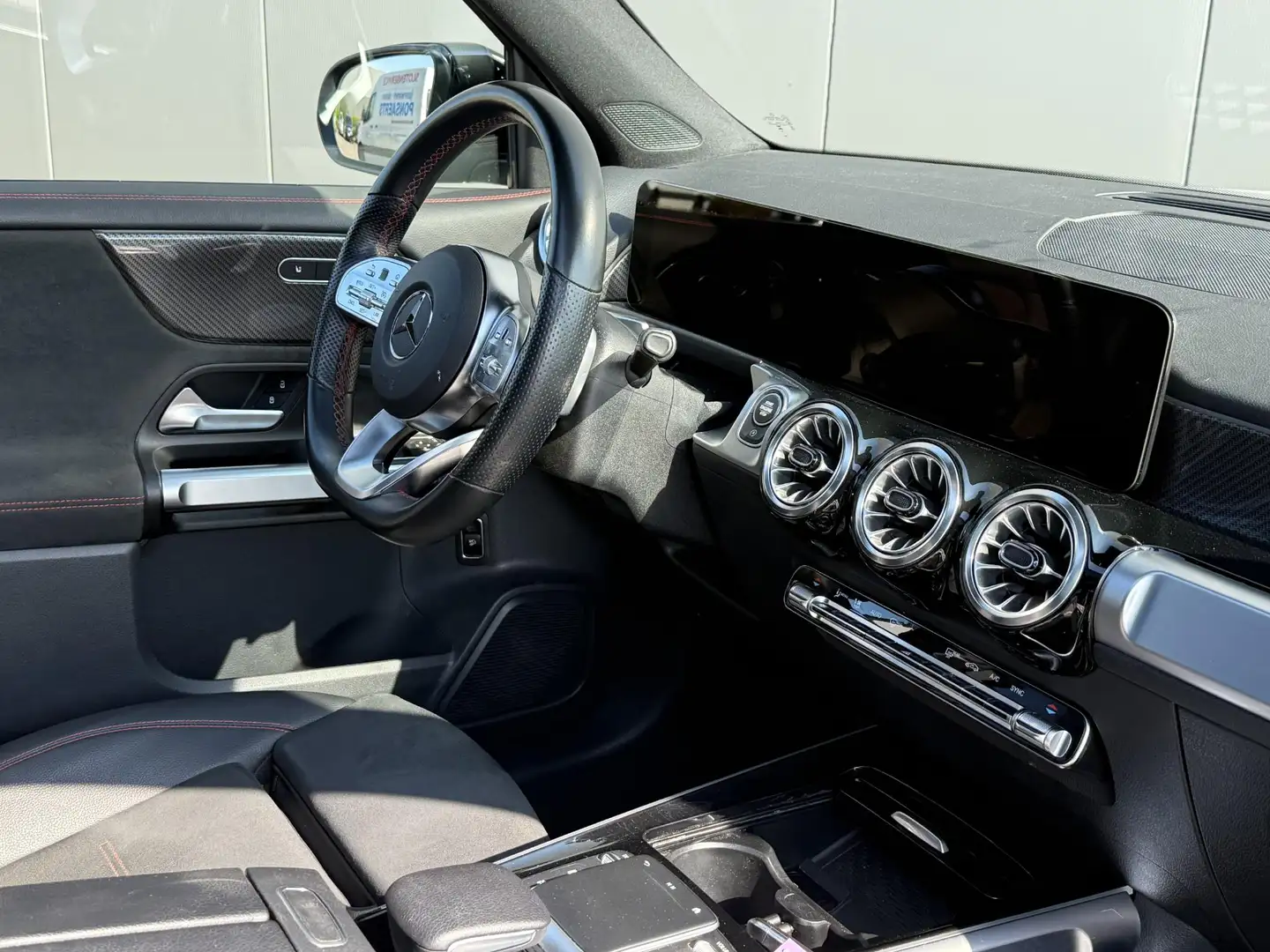 Mercedes-Benz GLB 180 AMG Line Blanc - 2