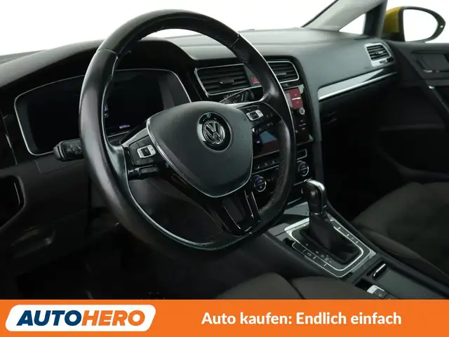 Volkswagen Golf view 11
