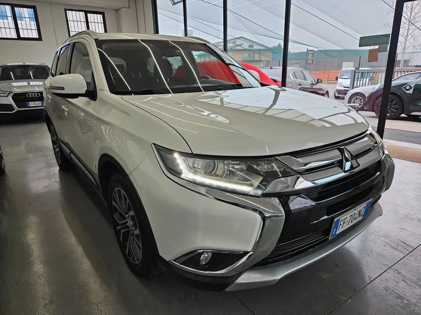 Mitsubishi Outlander 2.2 Instyle 7 posti Fehér - 1