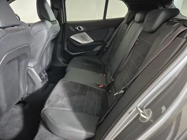 BMW 1 Series view 8