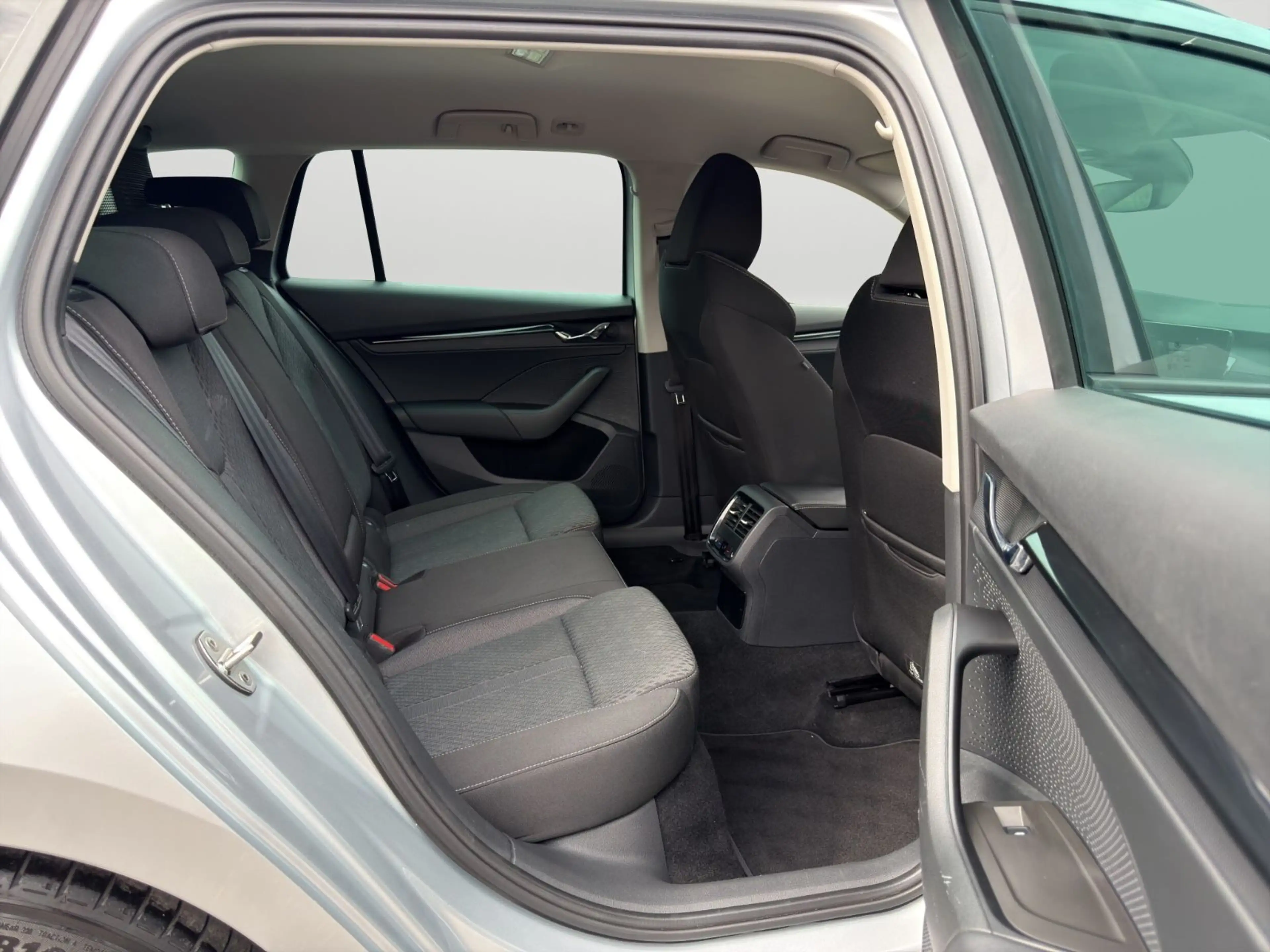 Skoda Octavia Combi Ambition*ACC*KAMERA*CARPLY*MASSAGE — photo 15