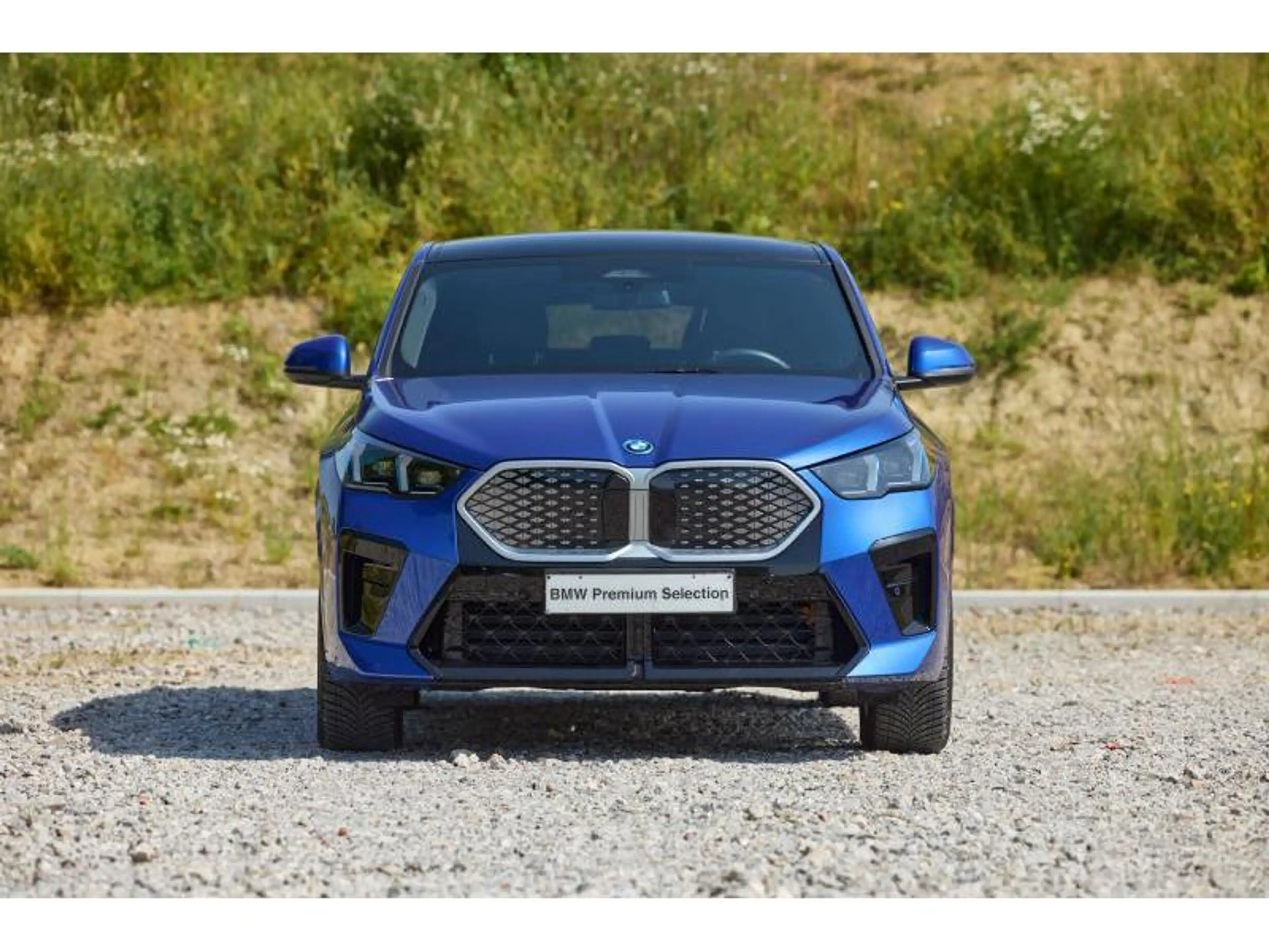 BMW iX2 iX2 eDrive20 — photo 2