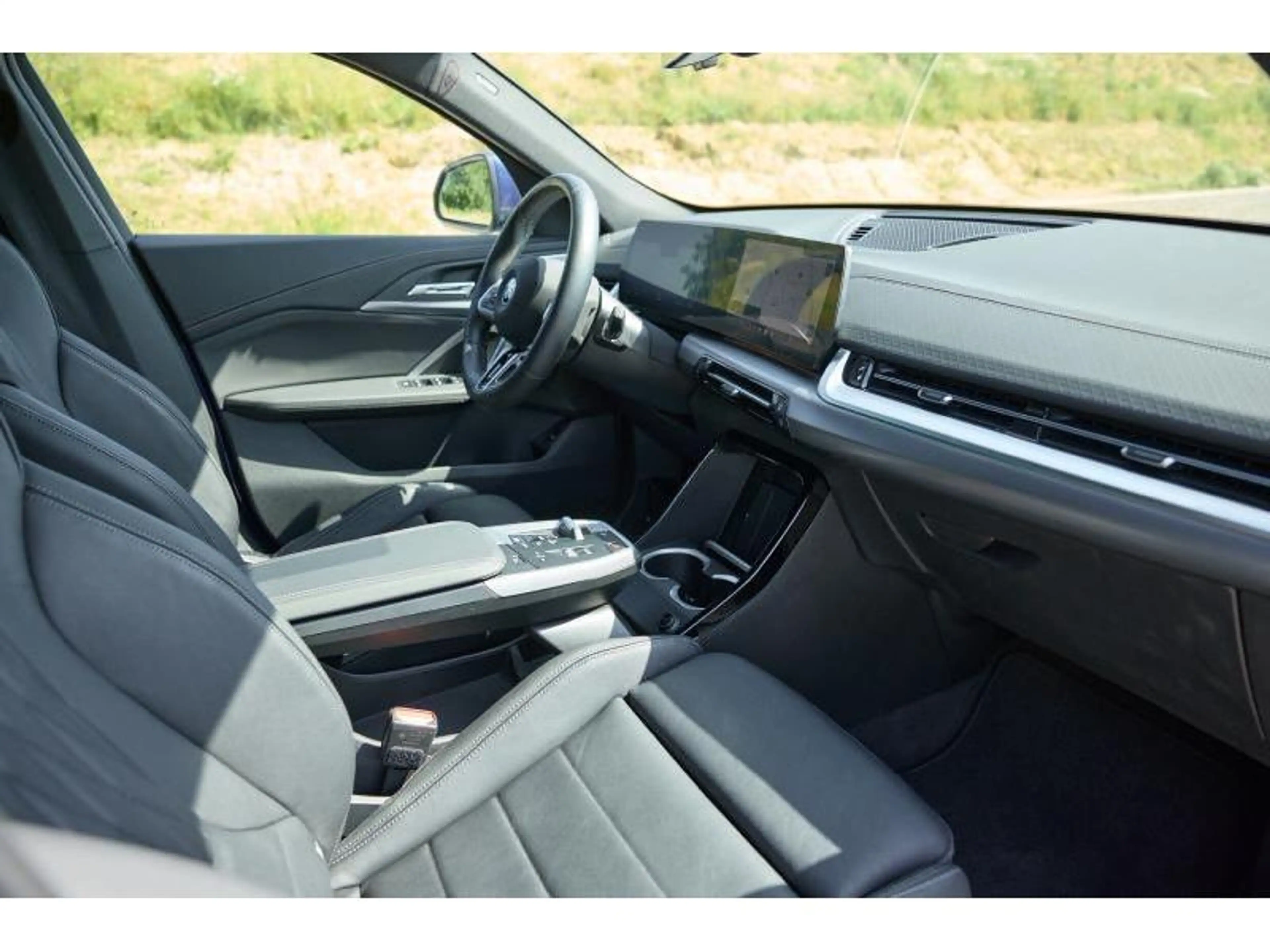 BMW iX2 iX2 eDrive20 — photo 8