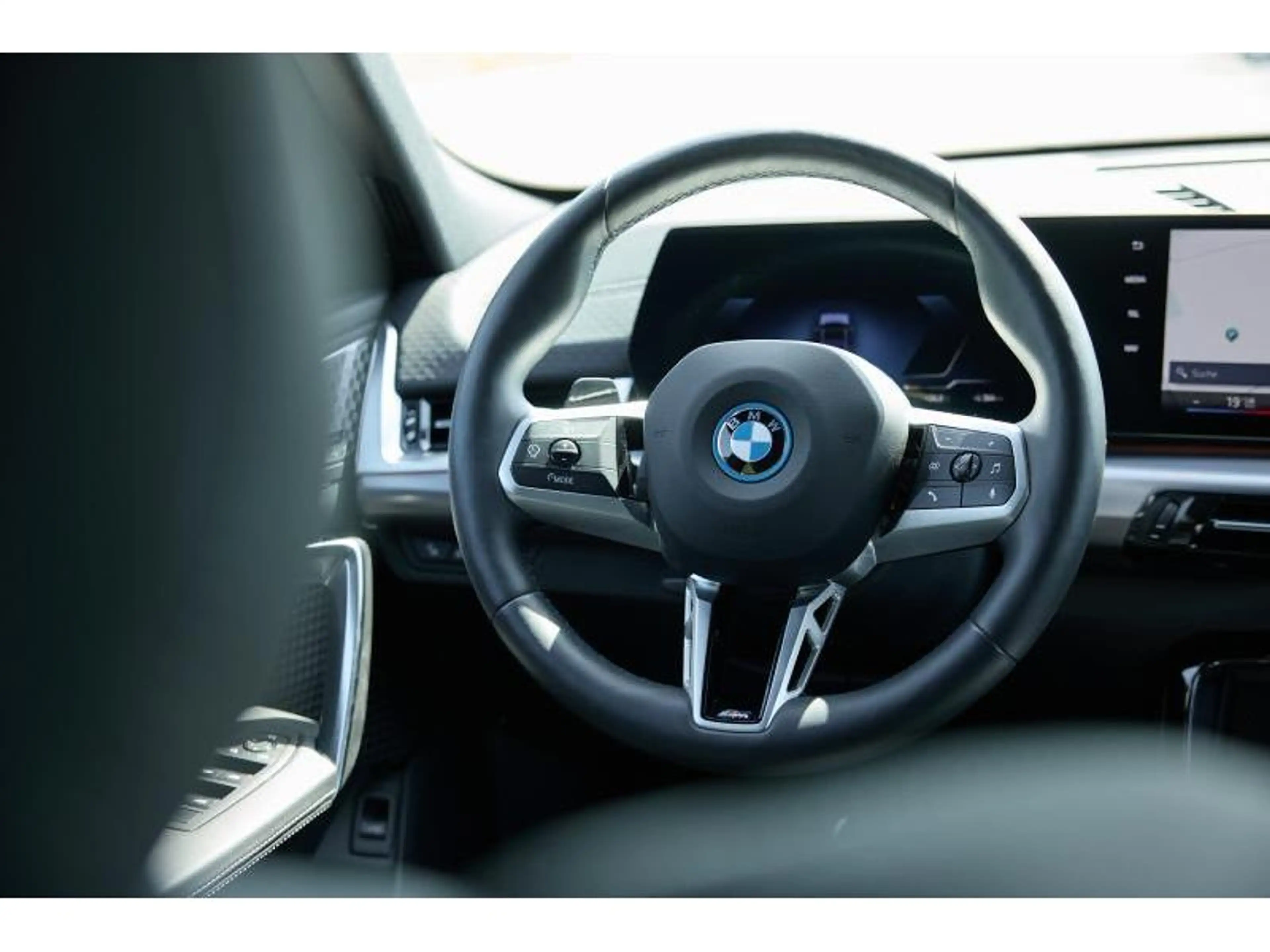BMW iX2 iX2 eDrive20 — photo 11