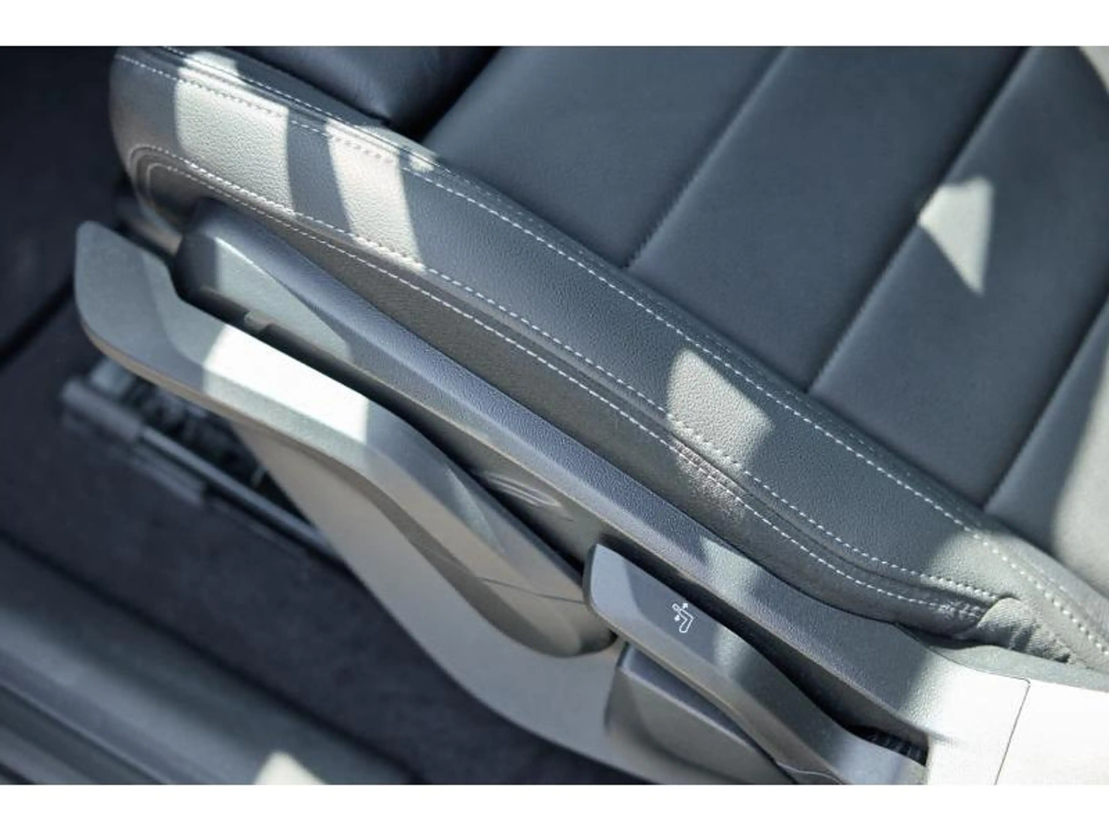 BMW iX2 iX2 eDrive20 — photo 15