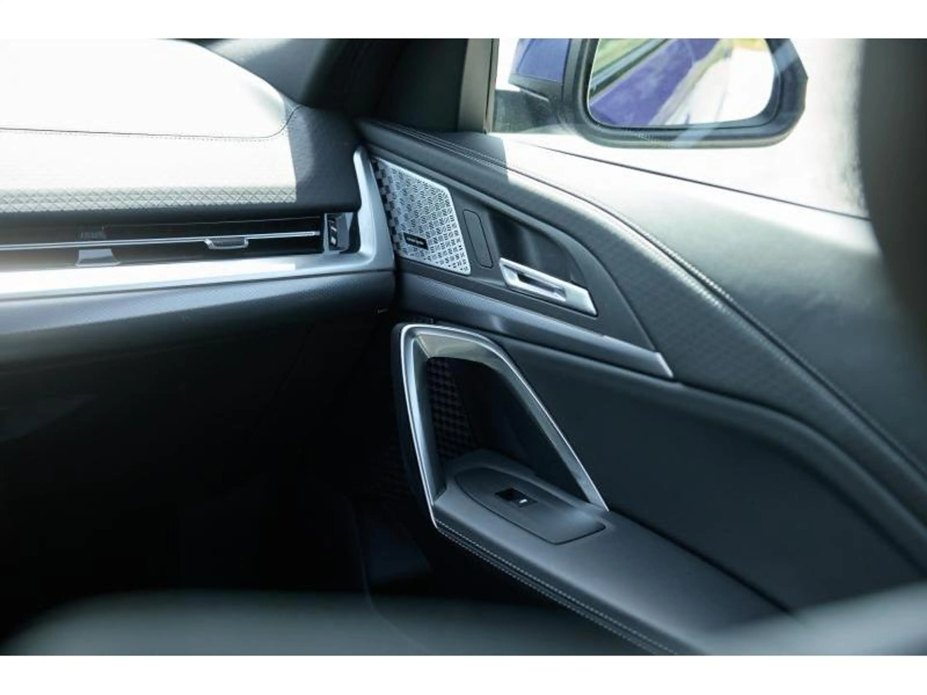 BMW iX2 iX2 eDrive20 — photo 9