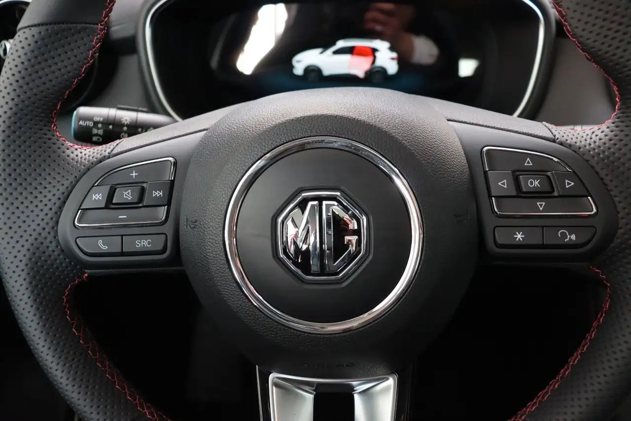 MG HS 1.5 Luxury Leder Navi SHZ ACC E.Heck SOFORT 9
