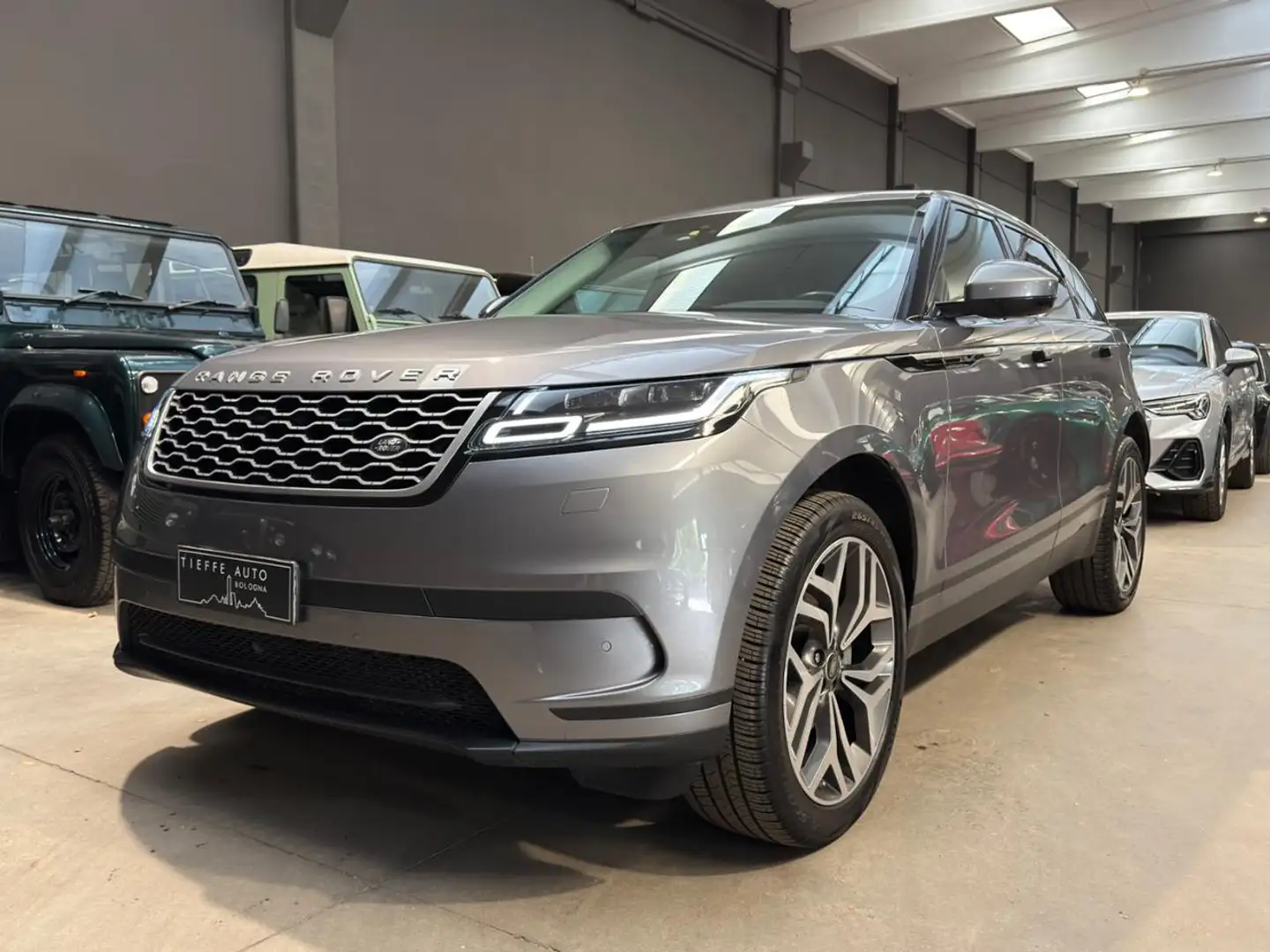 Land Rover Range Rover Velar 2.0D I4 240 CV Grigio - 1