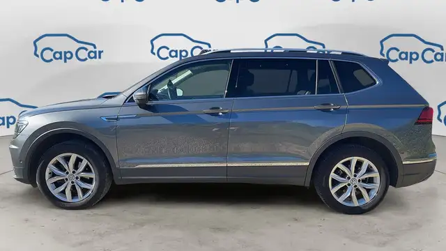 Volkswagen Tiguan Allspace view 2