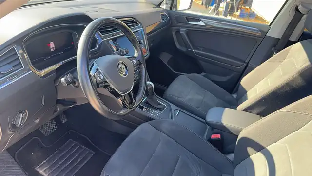 Volkswagen Tiguan Allspace view 8