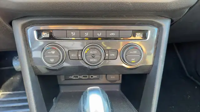 Volkswagen Tiguan Allspace view 13