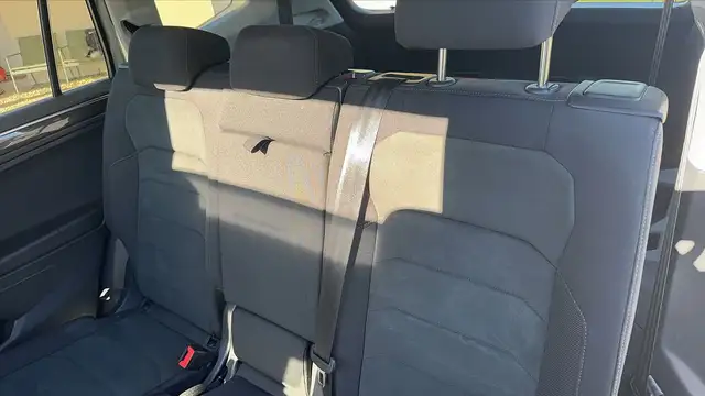 Volkswagen Tiguan Allspace view 9
