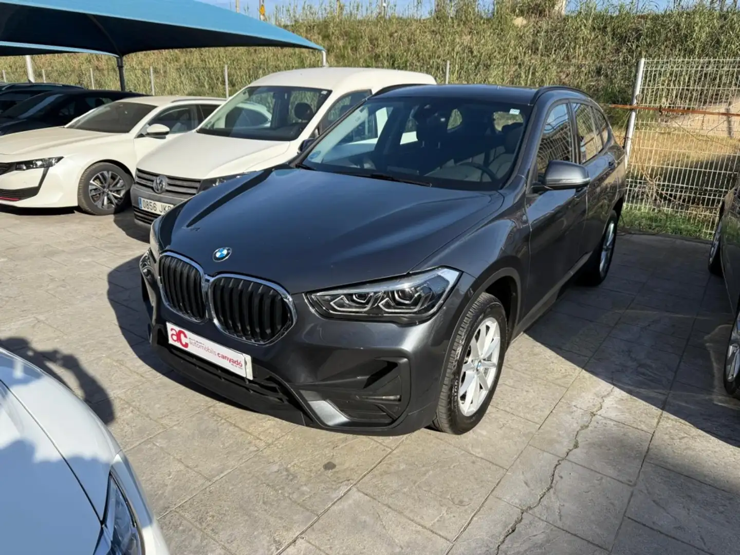 BMW X1 sDrive 18dA Business Grijs - 2