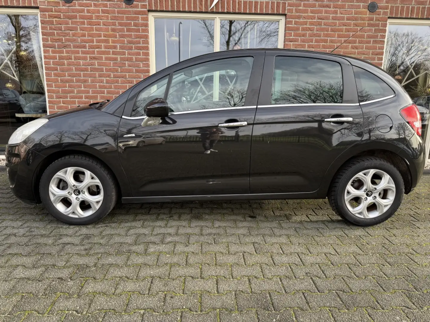Citroen C3 1.6 VTi Exclusive NIEUWE APK / NAVI / CLIMA / PANO Zwart - 2