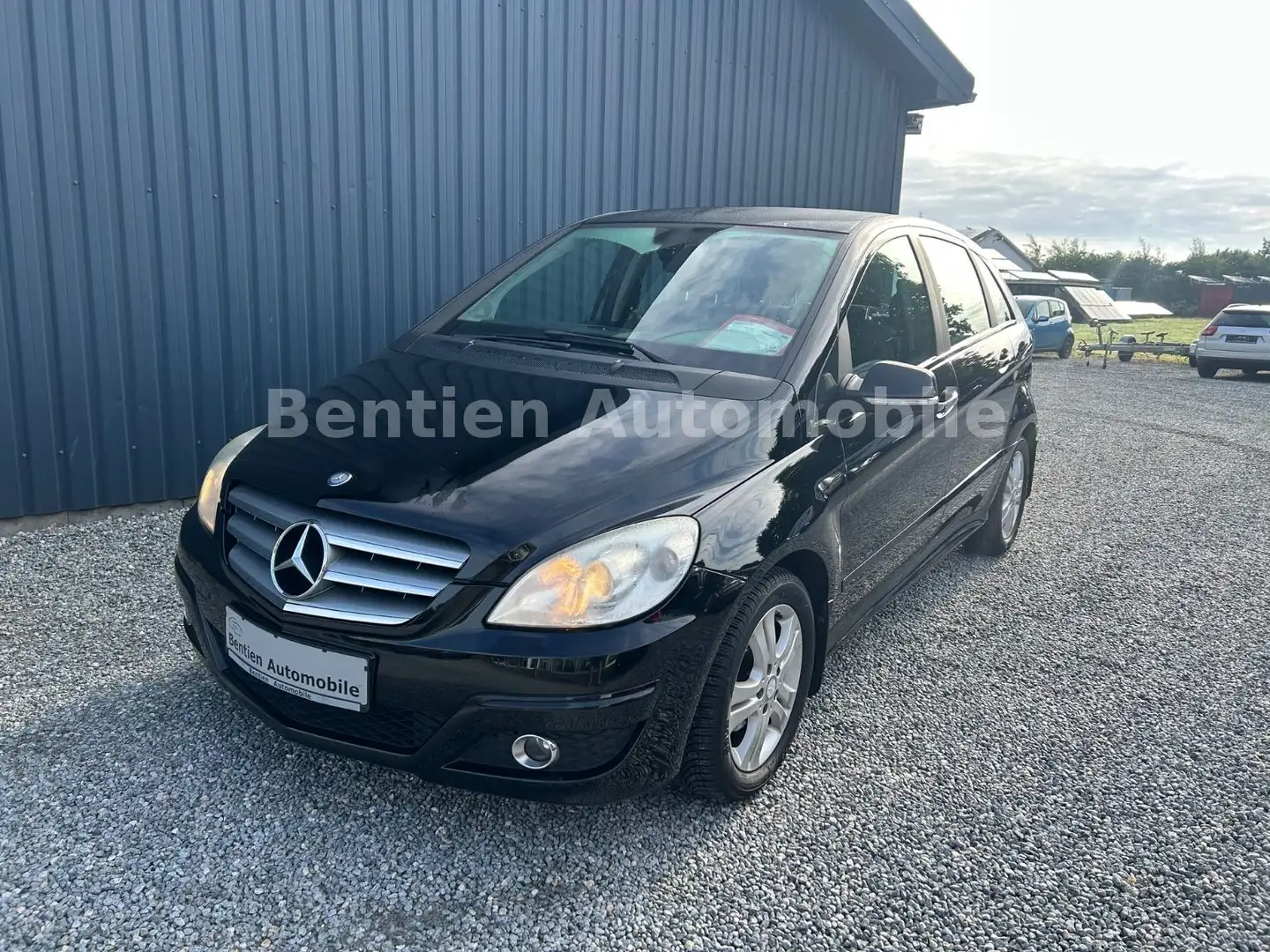 Mercedes-Benz B 170 Klimaautomatik, SHZ,PDC,Alu mit Ganzjahres Schwarz - 2
