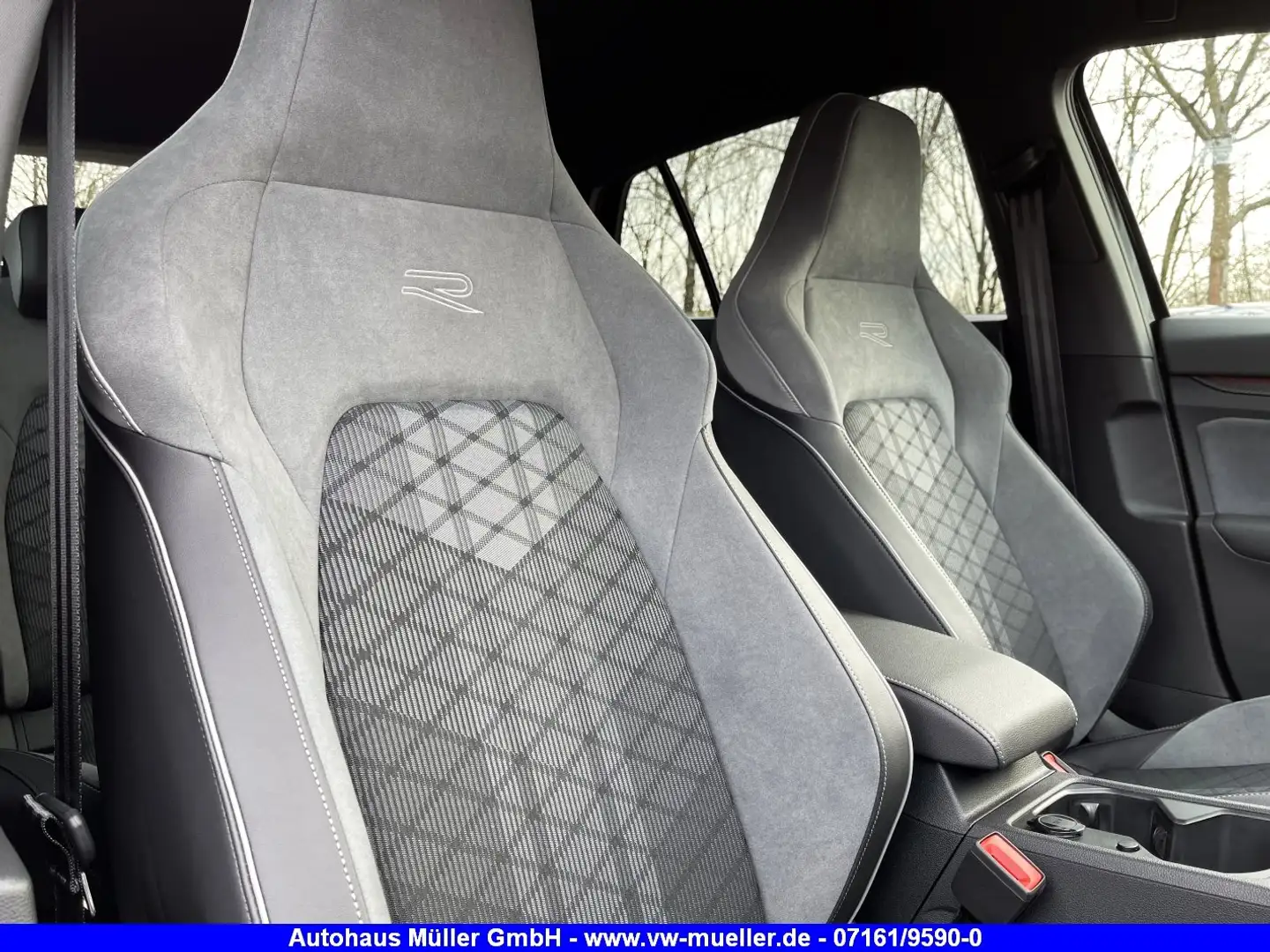 Volkswagen Golf 1.5 eTSI OPF DSG R-Line Matrix LED APP ACC Navi Schwarz - 2