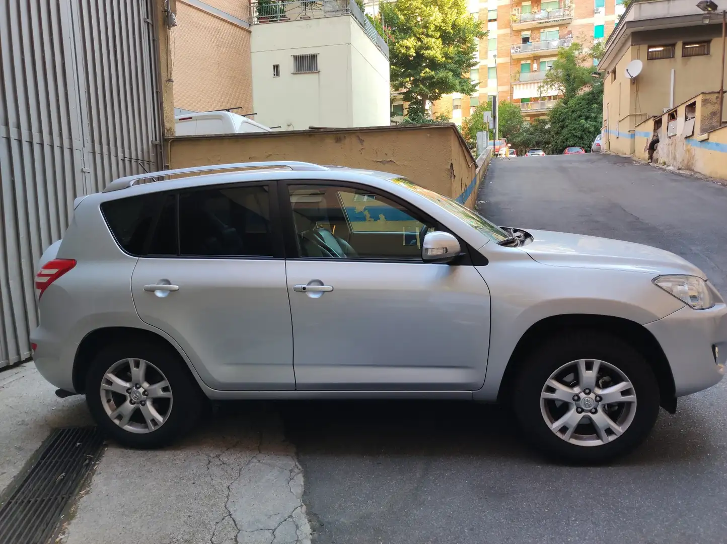 Toyota RAV 4 RAV4 2.2 d-4d Luxury 150cv dpf my09 - 1