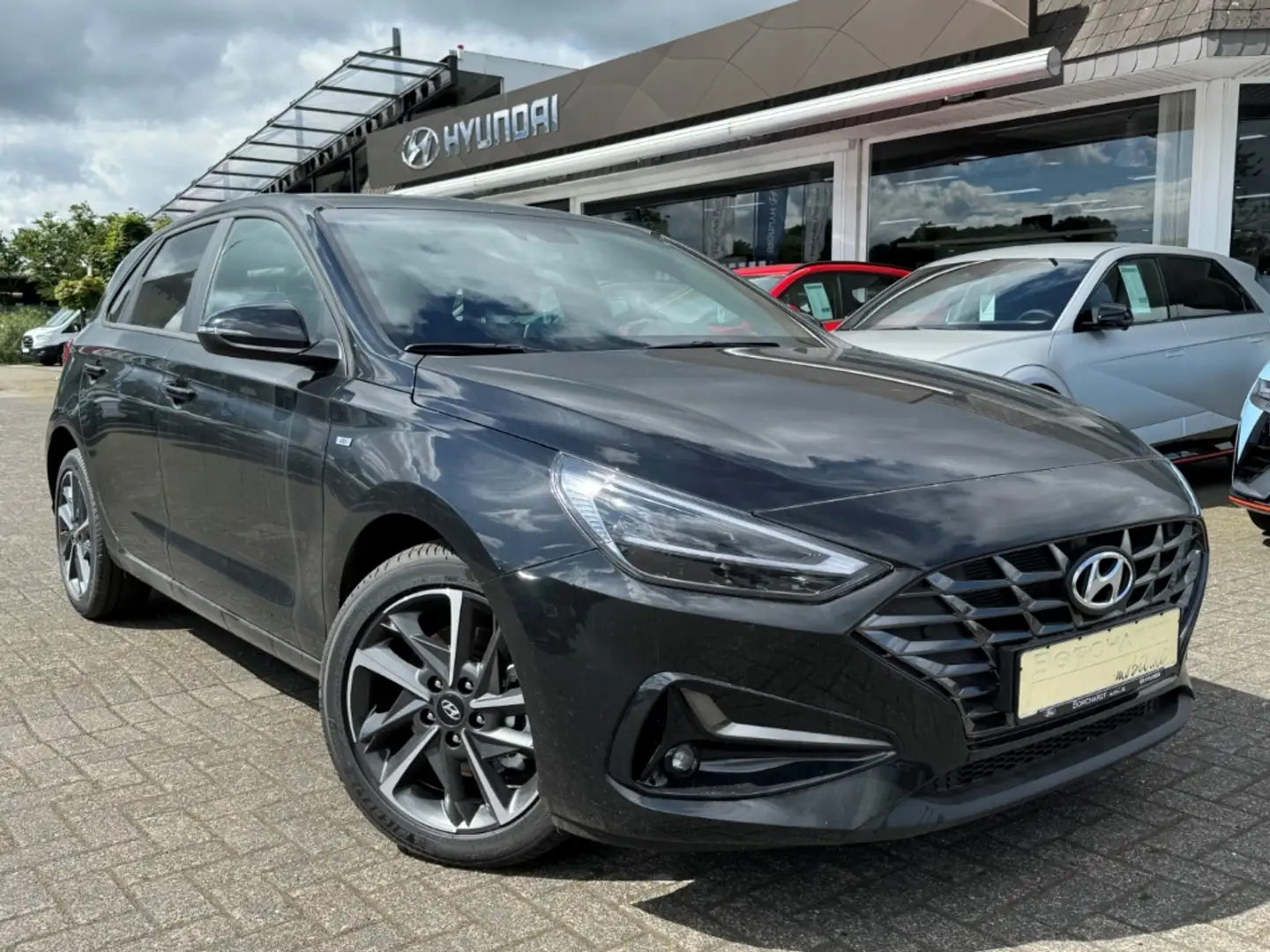 Hyundai i30 Advantage*1.5 Benzin*48V*Schwarz*LED*Navi*Komfort* Schwarz - 2