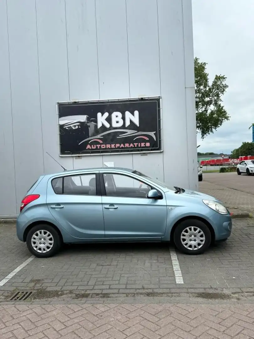 Hyundai i20 1.2i i-Drive Azul - 2
