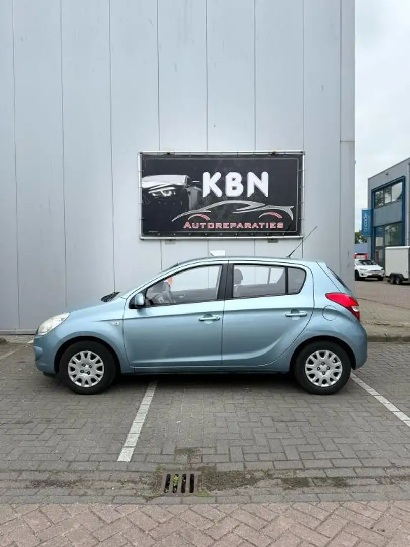 Hyundai i20 1.2i i-Drive Azul - 1