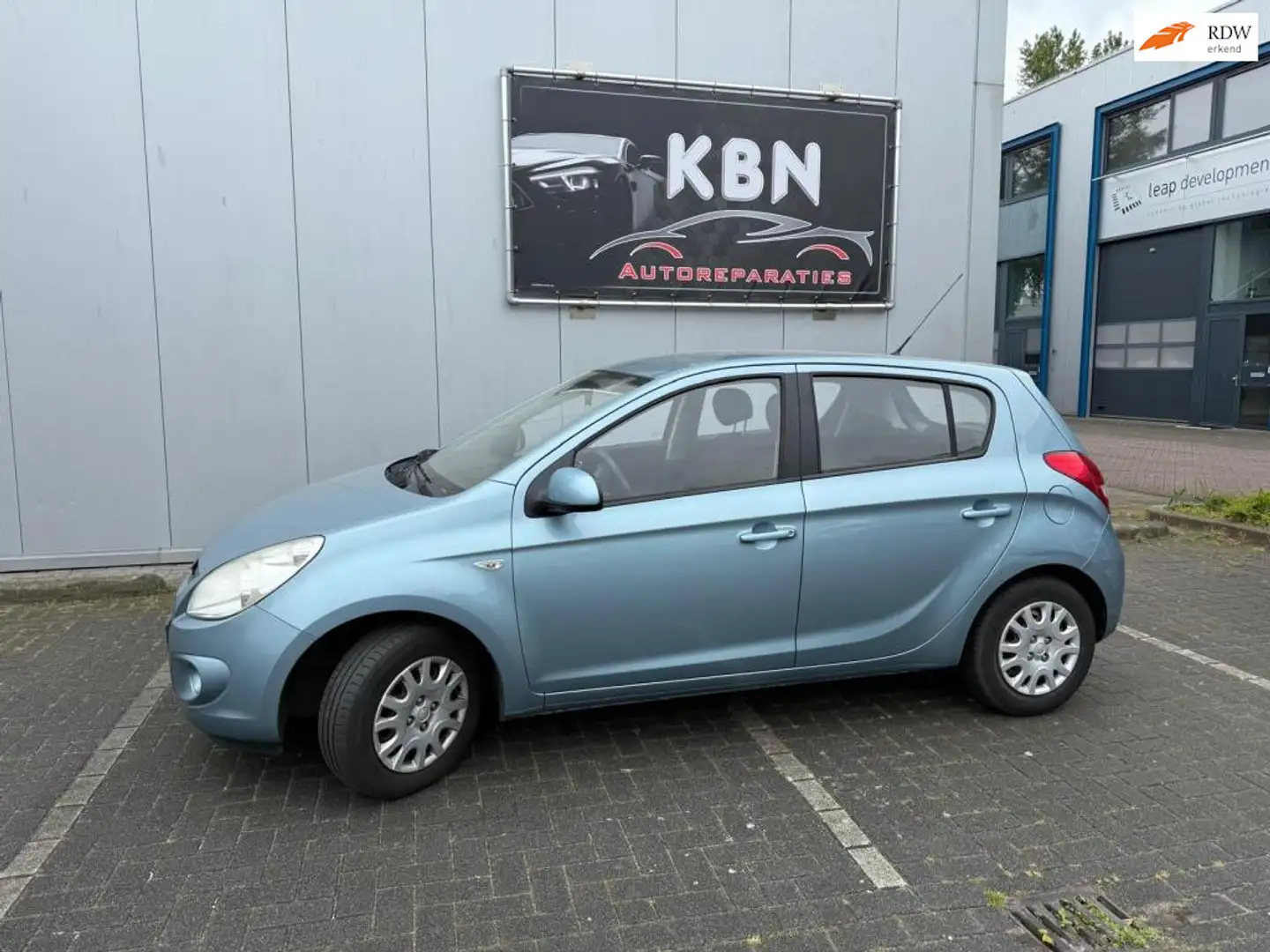 Hyundai i20 1.2i i-Drive Niebieski - 1