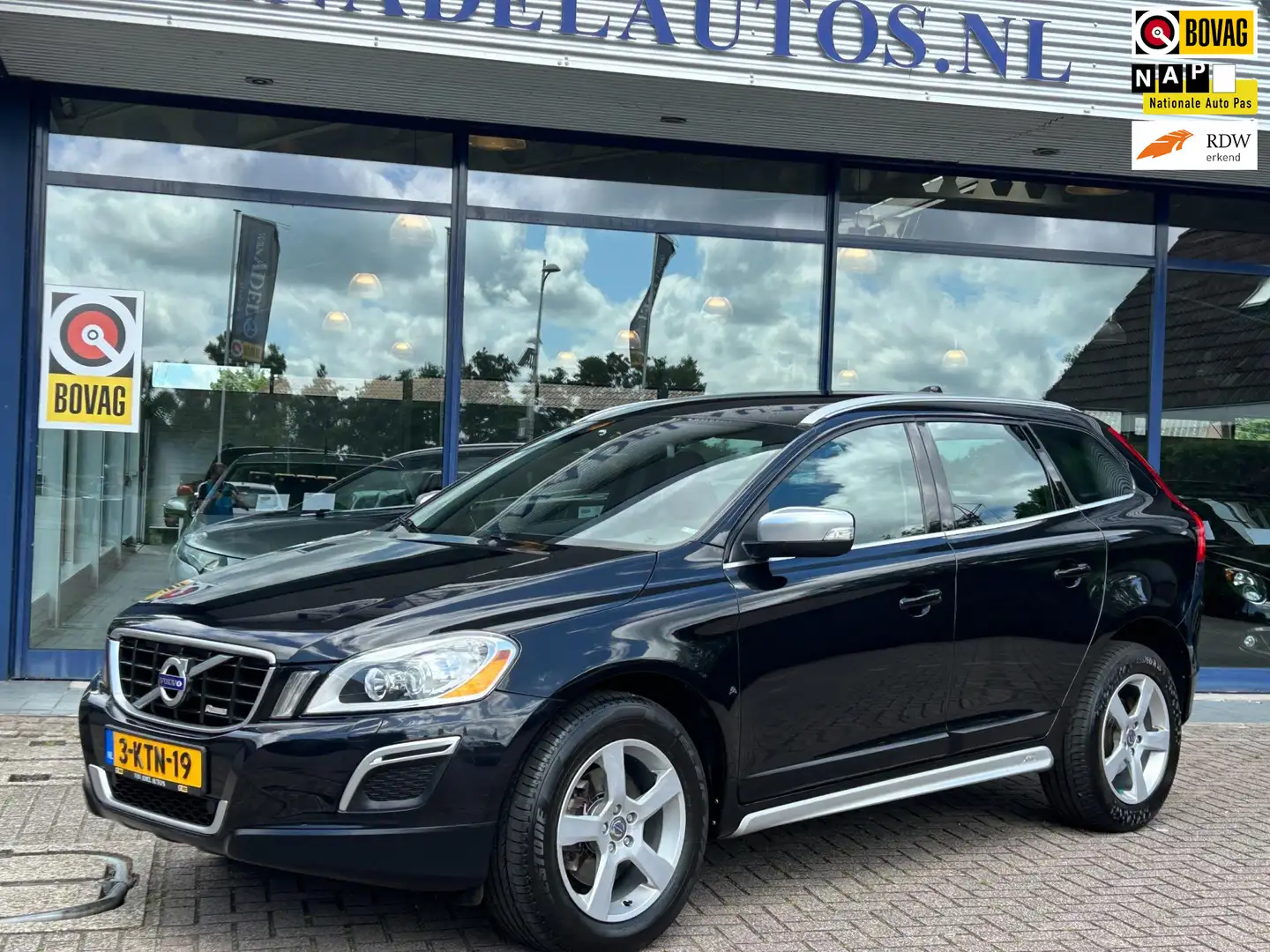Volvo XC60 2.0 D4 R-Design Xenon Leder Navi Camera Park.Sens Zwart - 1