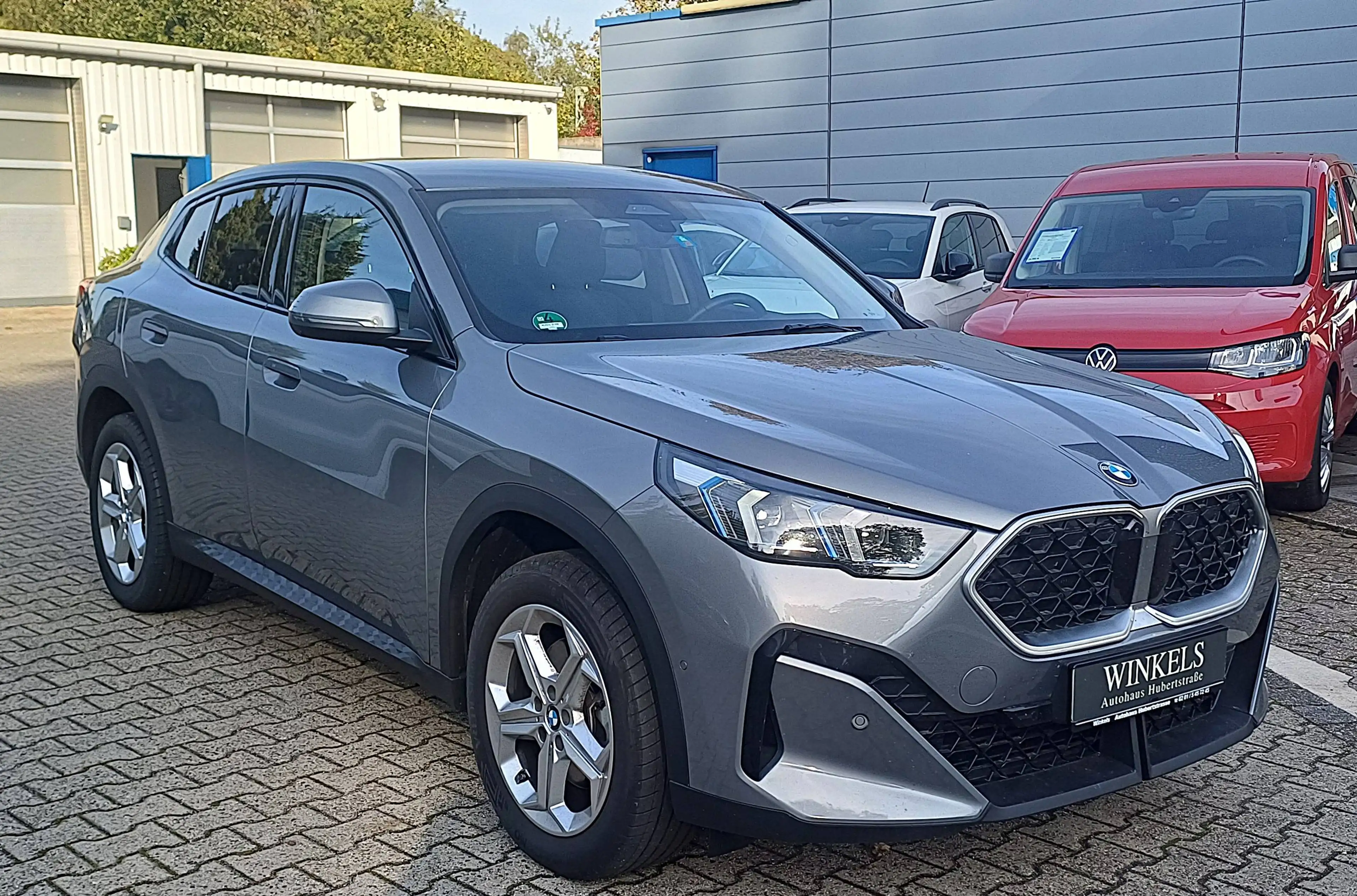 BMW X2 X2 sDrive20i Automatik-Klimaaut-Navi-360°-AHKschwenk-HeadUp-Memory-Sitzhzg-PDC-18Zoll-Massage