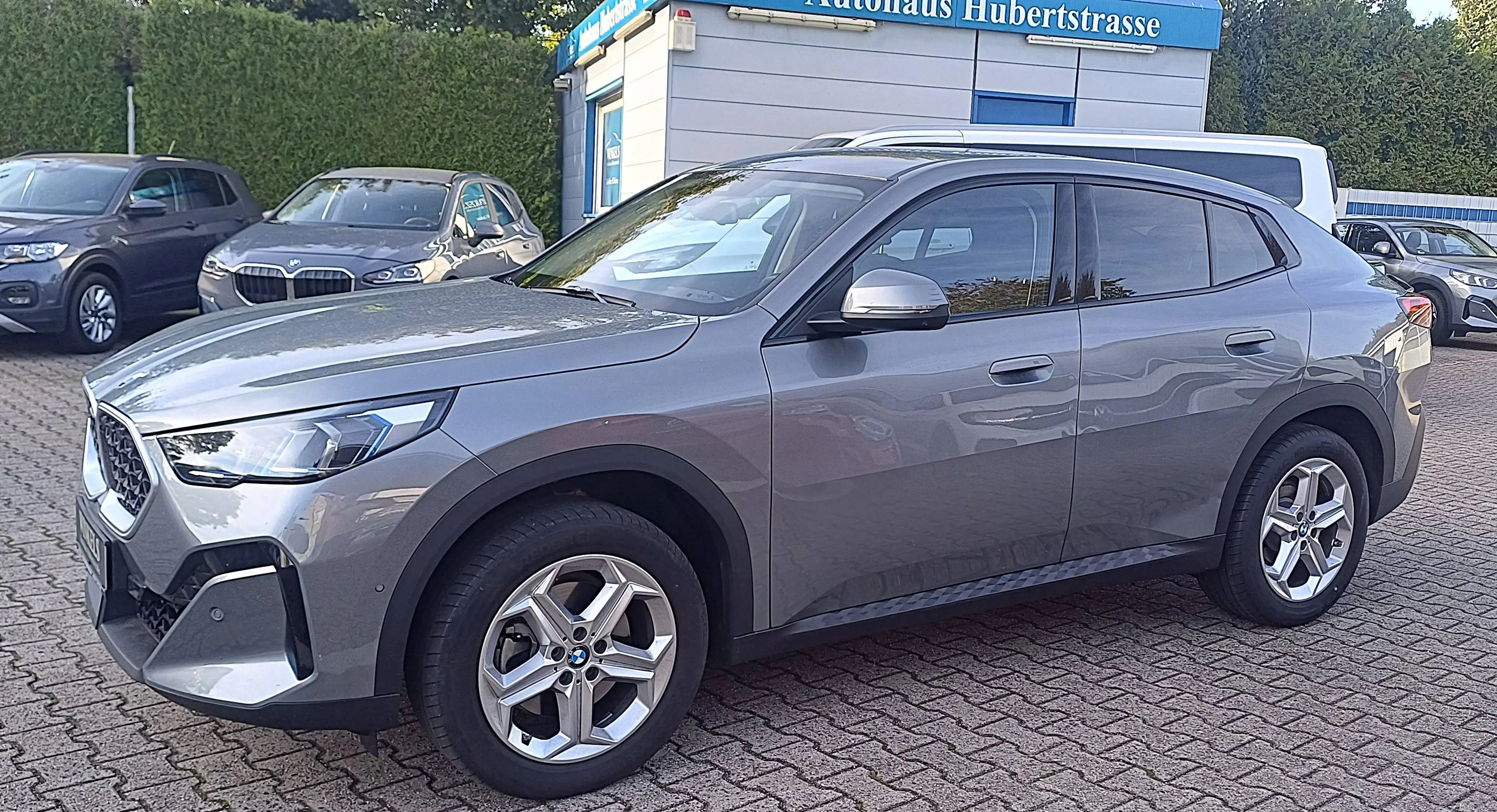 BMW X2 X2 sDrive20i Automatik-Klimaaut-Navi-360°-AHKschwenk-HeadUp-Memory-Sitzhzg-PDC-18Zoll-Massage — photo 2