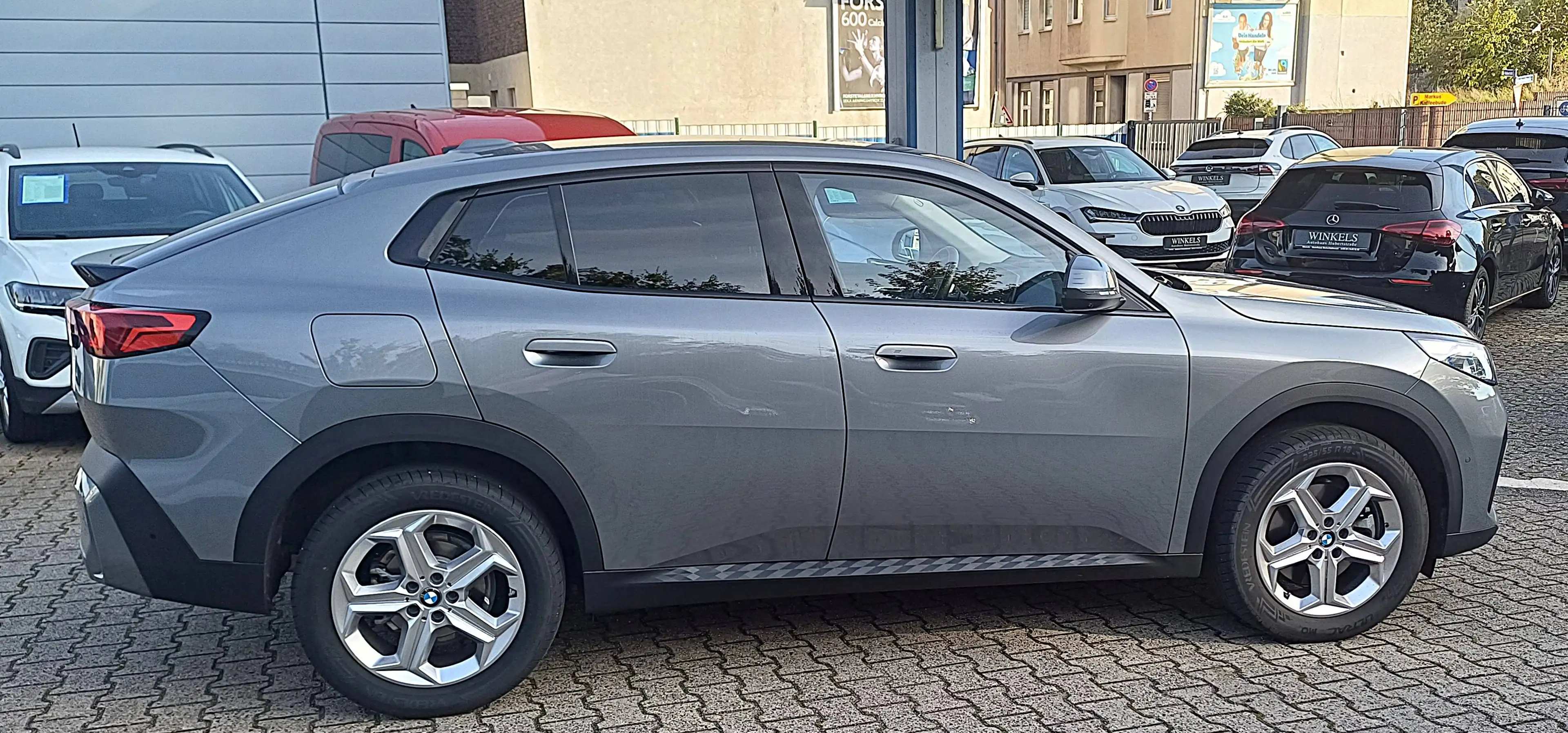 BMW X2 X2 sDrive20i Automatik-Klimaaut-Navi-360°-AHKschwenk-HeadUp-Memory-Sitzhzg-PDC-18Zoll-Massage — photo 7