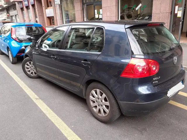Volkswagen Golf view 2