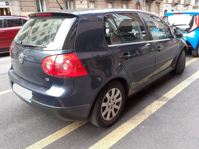 Volkswagen Golf view 4