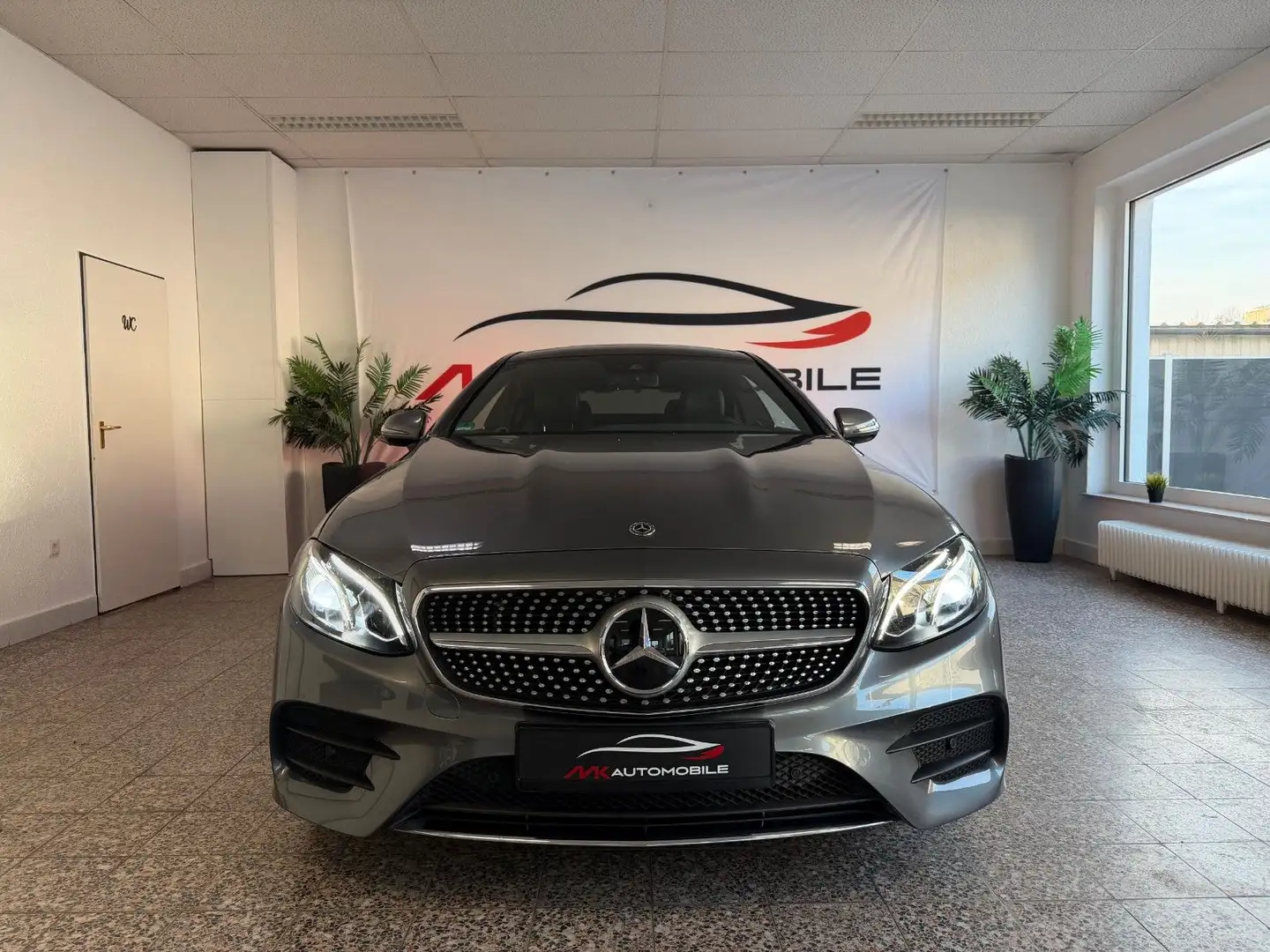 Mercedes-Benz E 300 Coupé AMG ACC Widescreen Panorama CarPlay Grau - 2