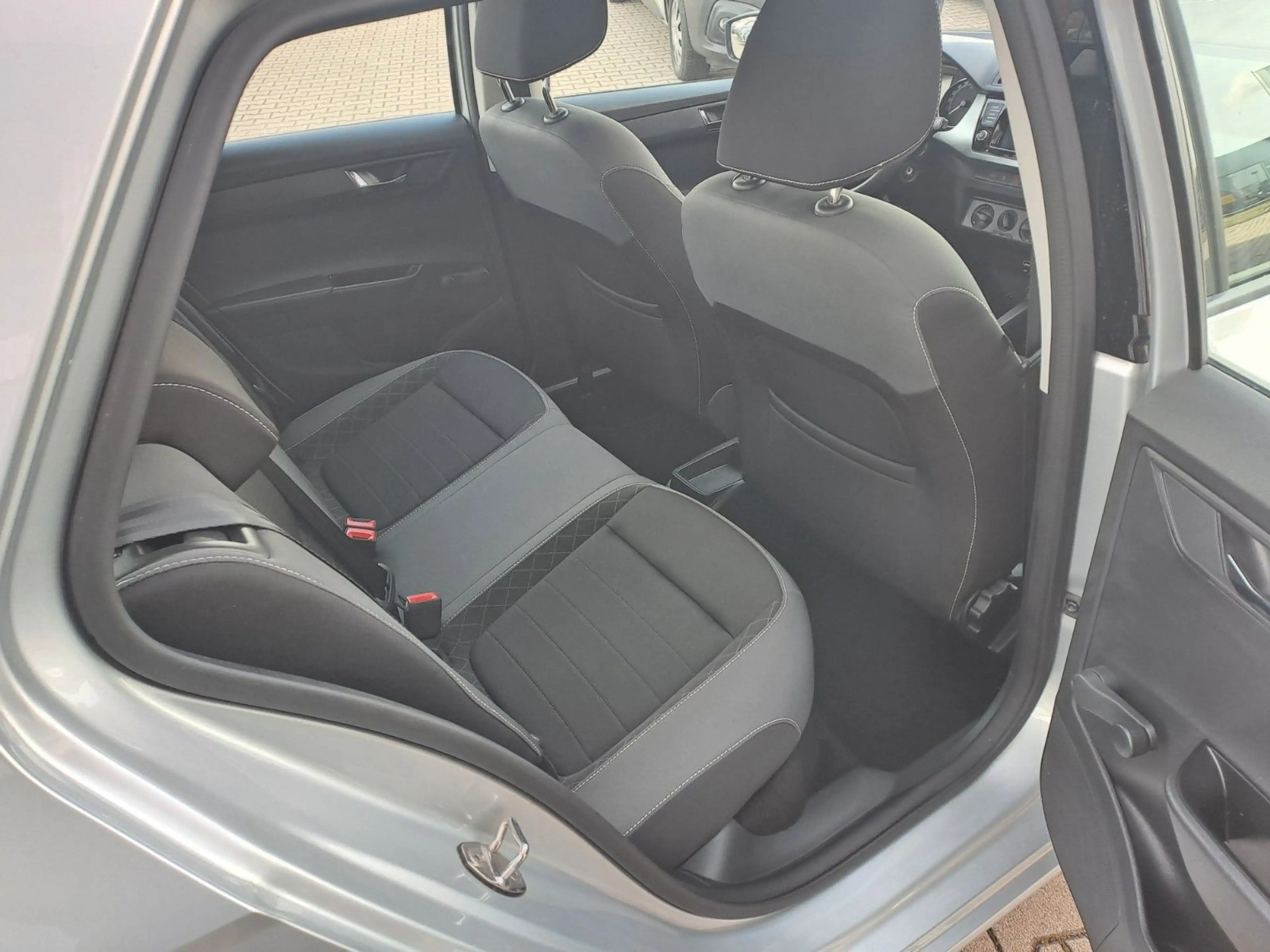 Skoda Fabia Ambition — photo 12