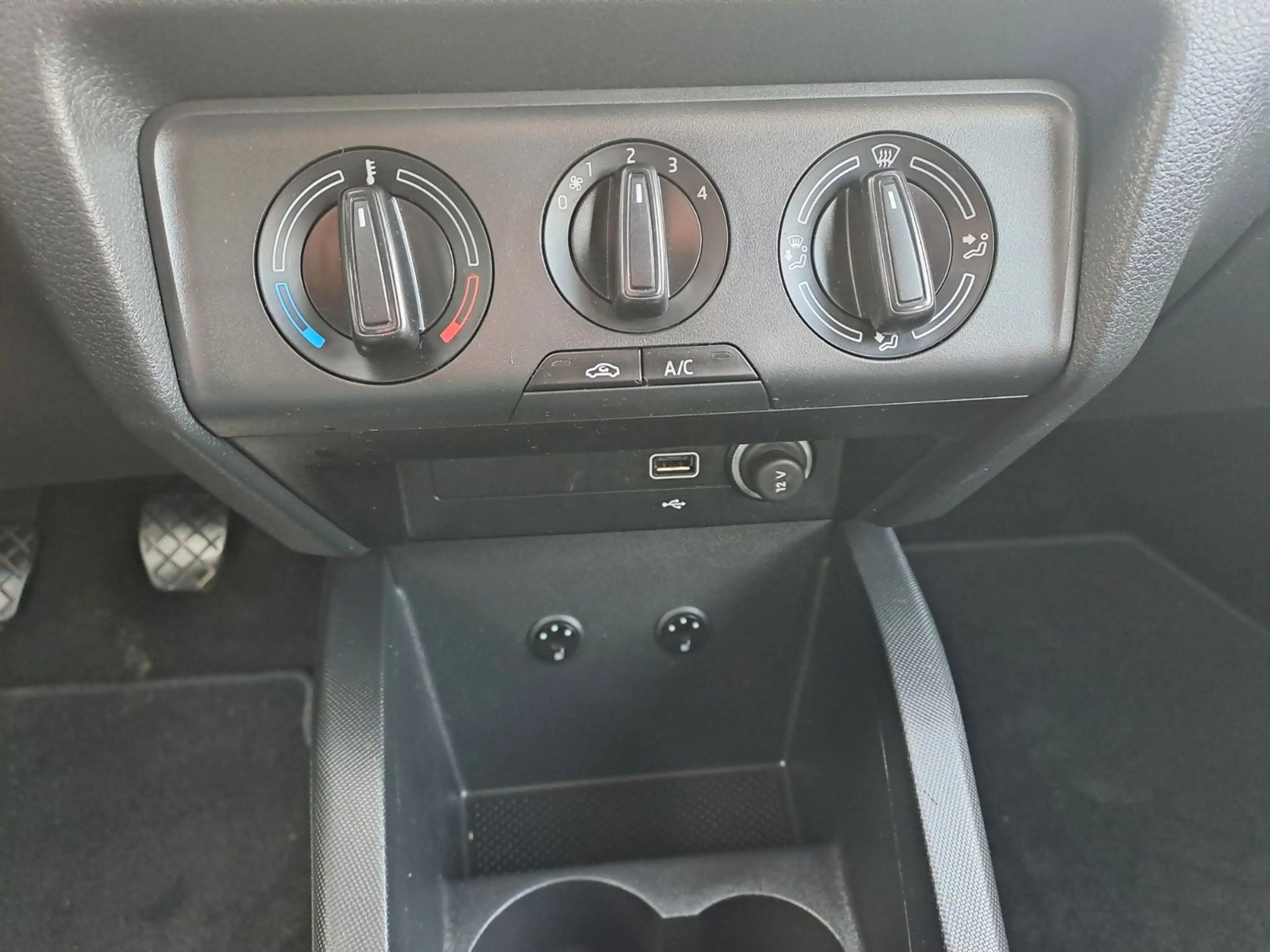 Skoda Fabia Ambition — photo 20