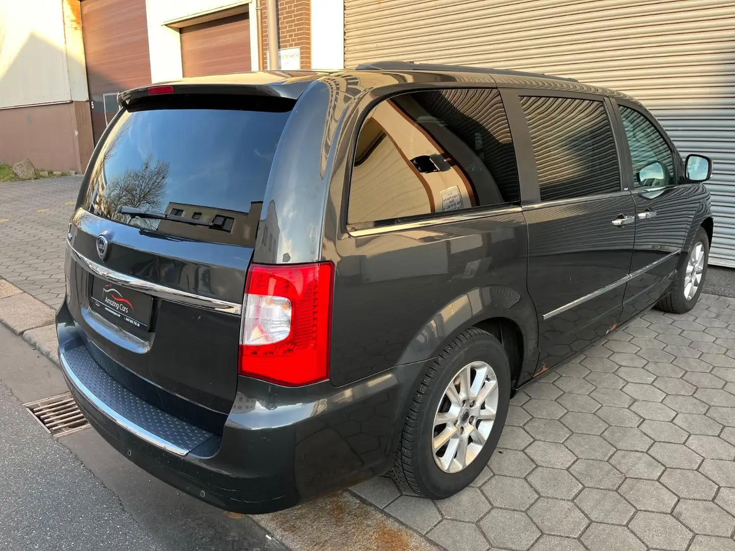 Lancia Voyager 2.8 CRD Multijet 16V Gold Automatik Schwarz - 2