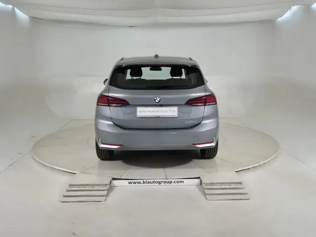 BMW 2 Series view 4