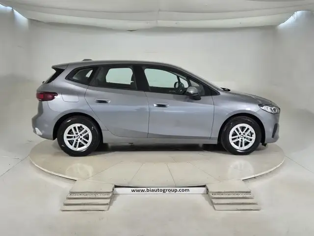 BMW 2 Series view 6