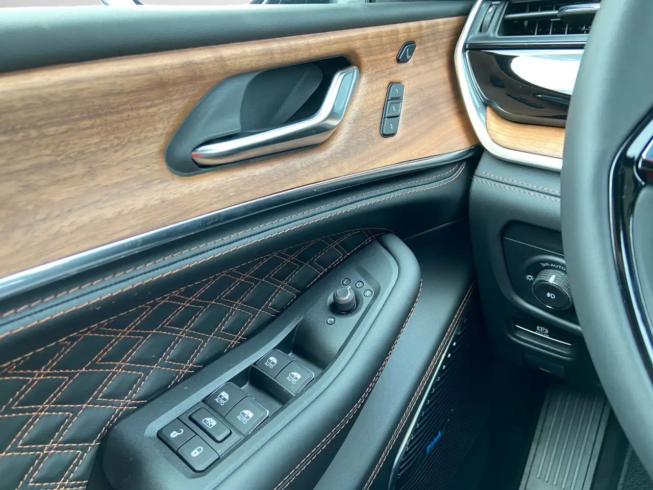 Jeep Grand Cherokee 2026 — фото 19