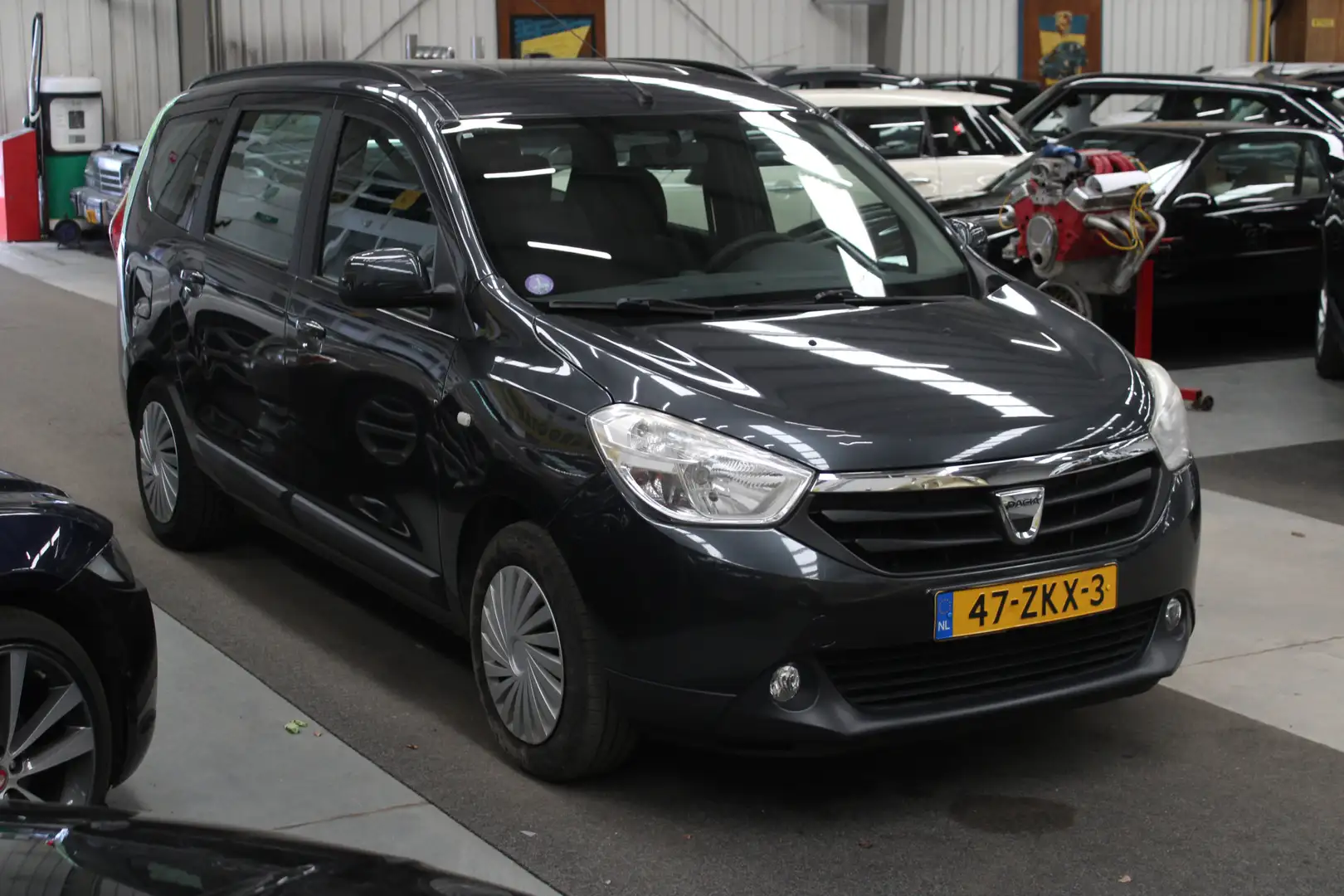 Dacia Lodgy 1.2 TCe Lauréate 5p. NAP, Airco, Navi, Trekhaak, I Grijs - 2