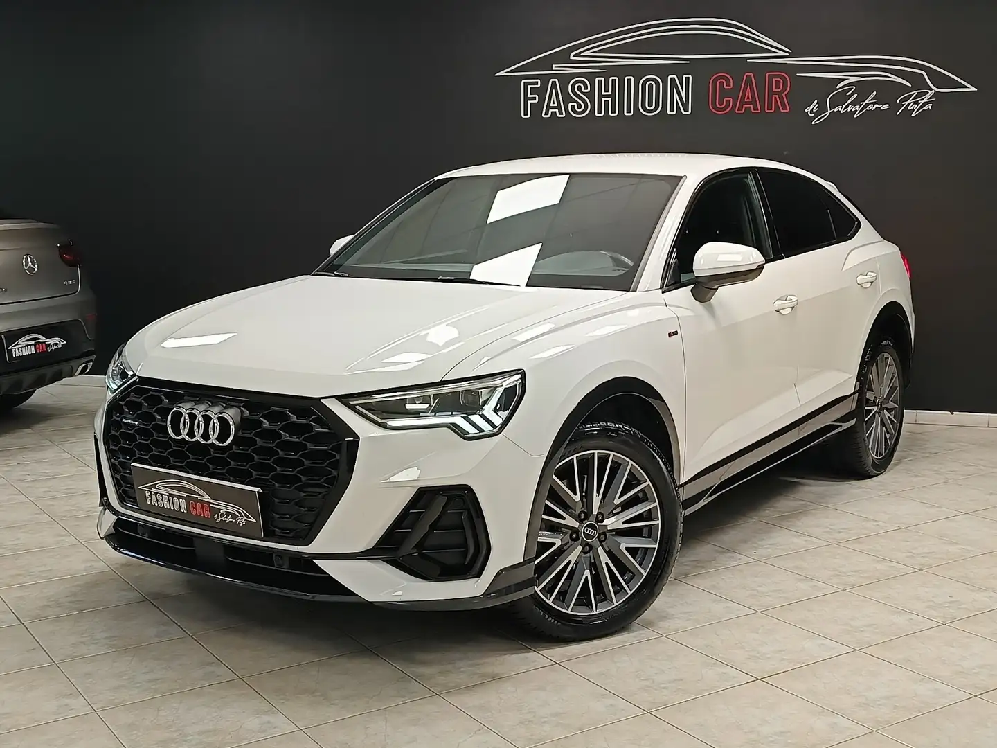 Audi Q3 Q3 Sportback 2.0 tdi S line edition  200cv bijela - 1