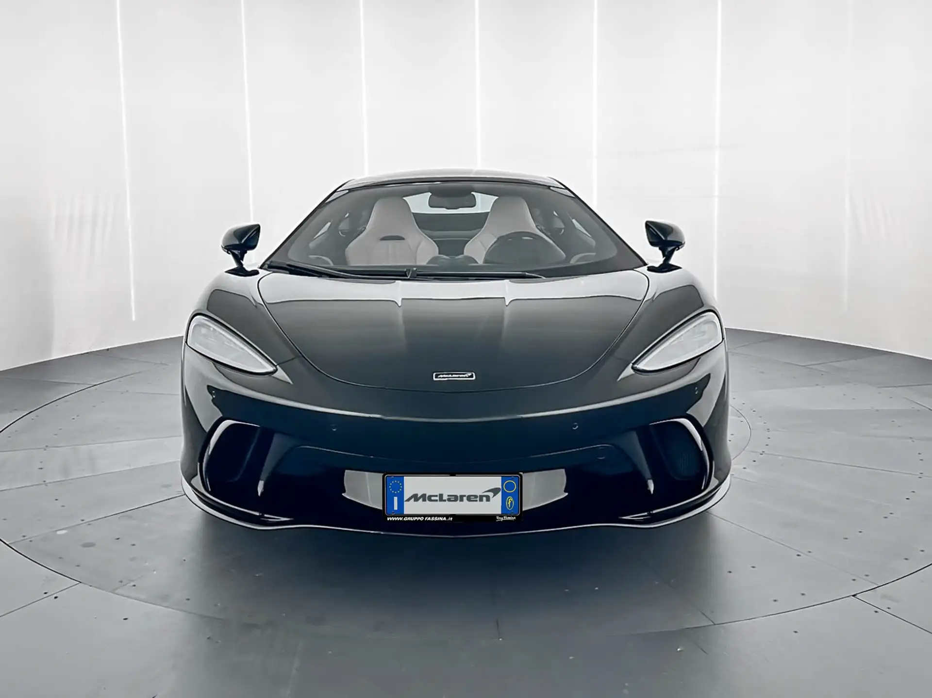 맥라렌 GTS 2026 실버 사진 2