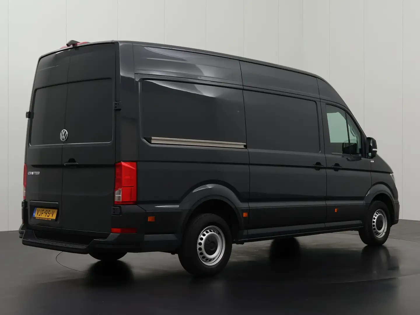 Volkswagen Crafter 2.0TDI L3H3 Highline | Navigatie | Camera | Airco Gris - 2