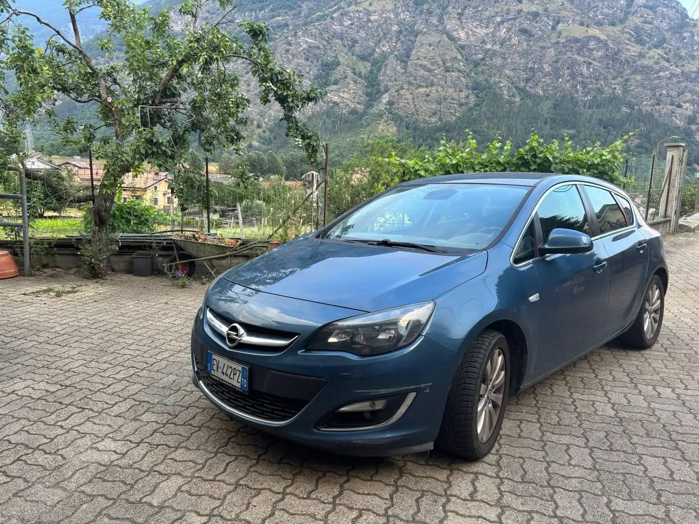 Opel Astra Astra IV 2010 5p 2.0 cdti Cosmo 165cv Blu/Azzurro - 1