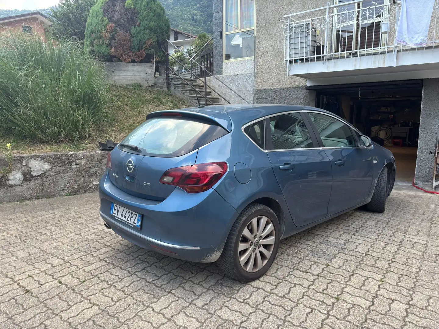 Opel Astra Astra IV 2010 5p 2.0 cdti Cosmo 165cv Blu/Azzurro - 2