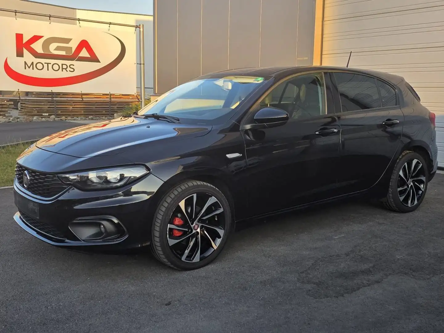 Fiat Tipo Tipo 1.6 MultiJet Sport Zwart - 1