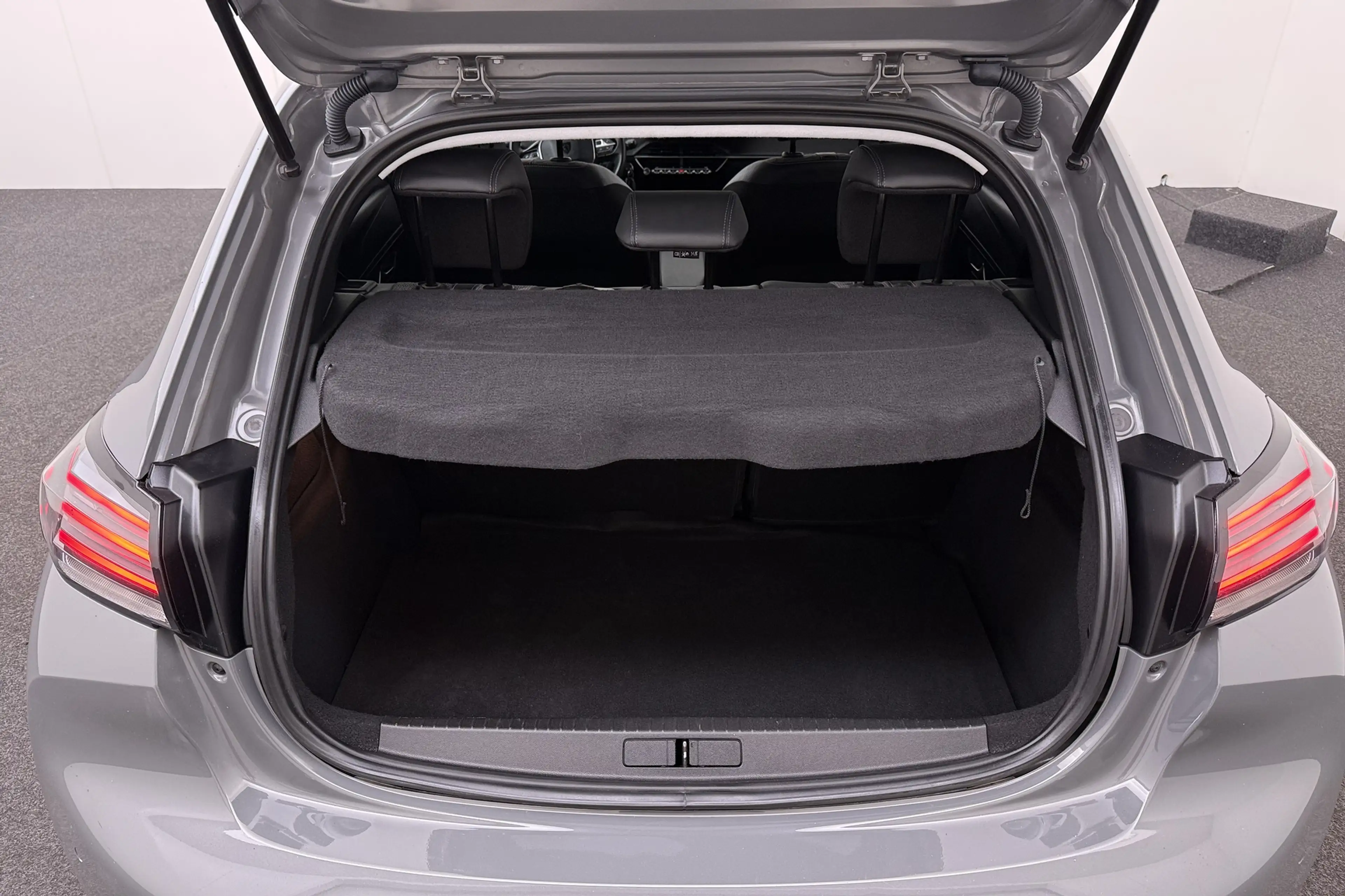 Peugeot 208 1.2T 101 PK Allure Half-Leder Carplay DAB Privacy — photo 13