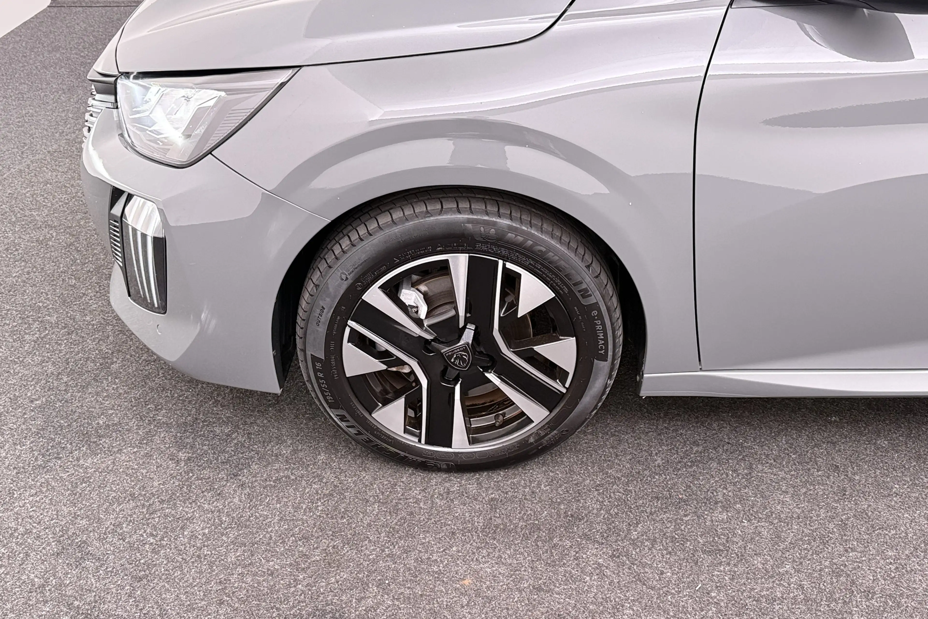 Peugeot 208 1.2T 101 PK Allure Half-Leder Carplay DAB Privacy — photo 7