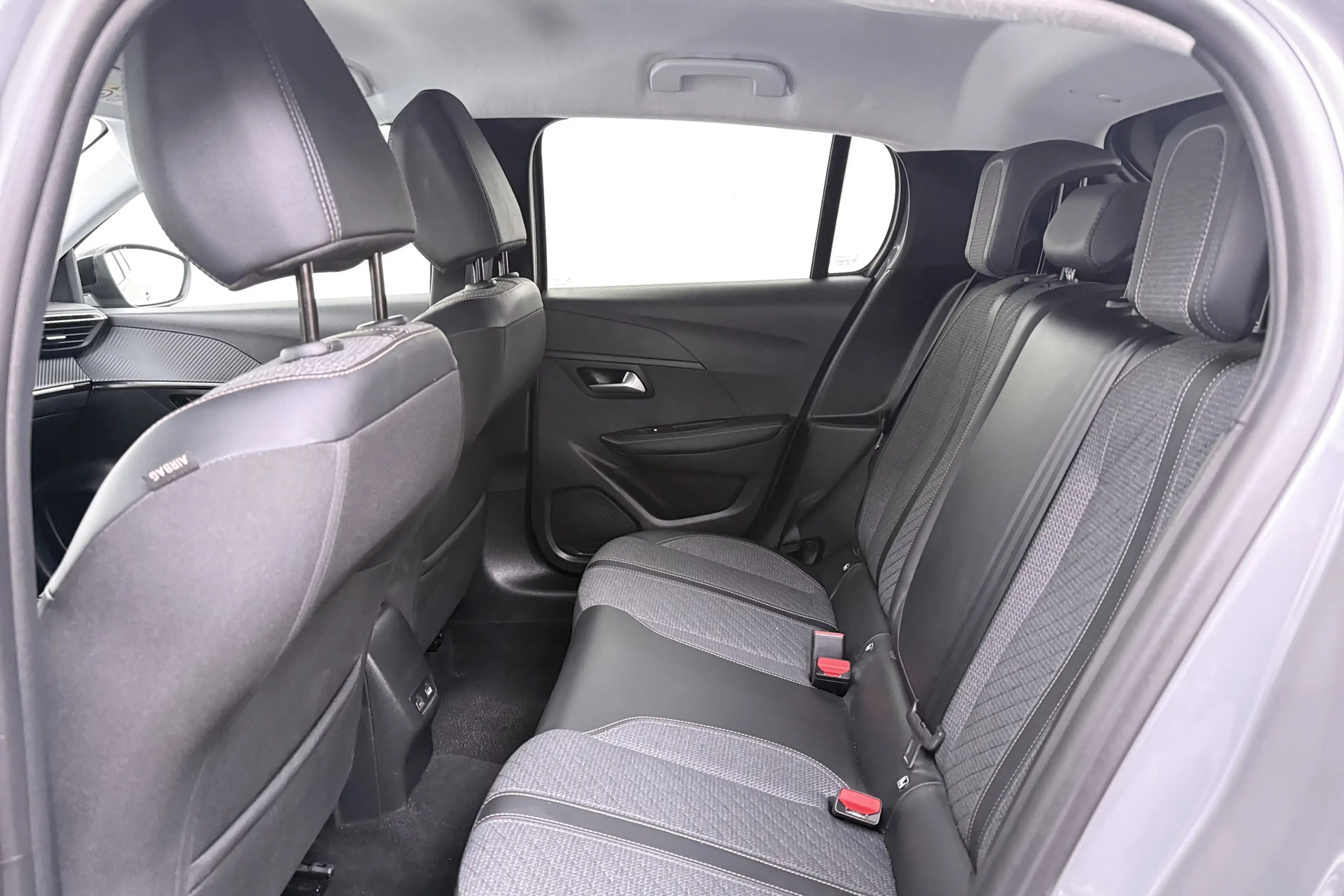 Peugeot 208 1.2T 101 PK Allure Half-Leder Carplay DAB Privacy — photo 12