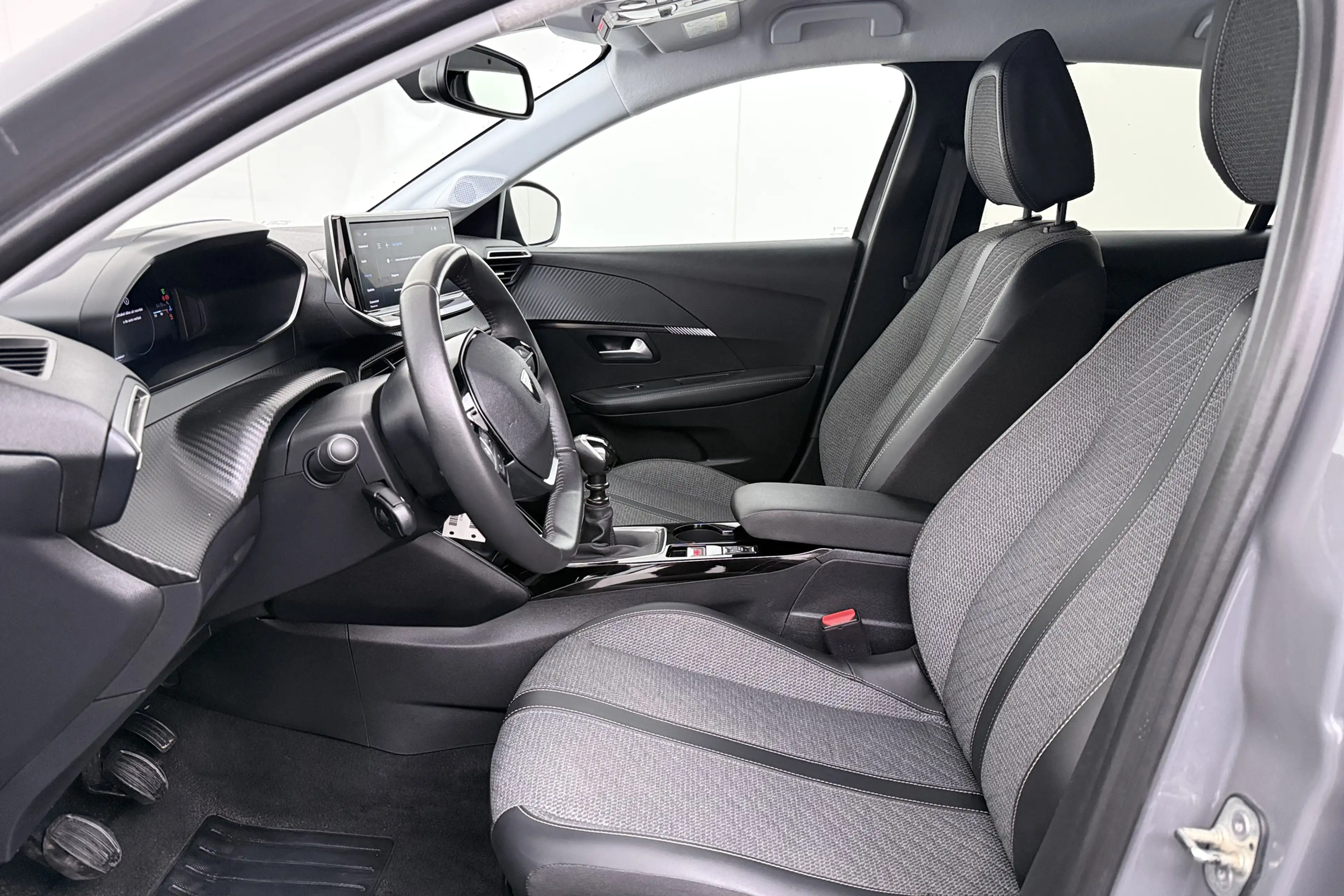 Peugeot 208 1.2T 101 PK Allure Half-Leder Carplay DAB Privacy — photo 10