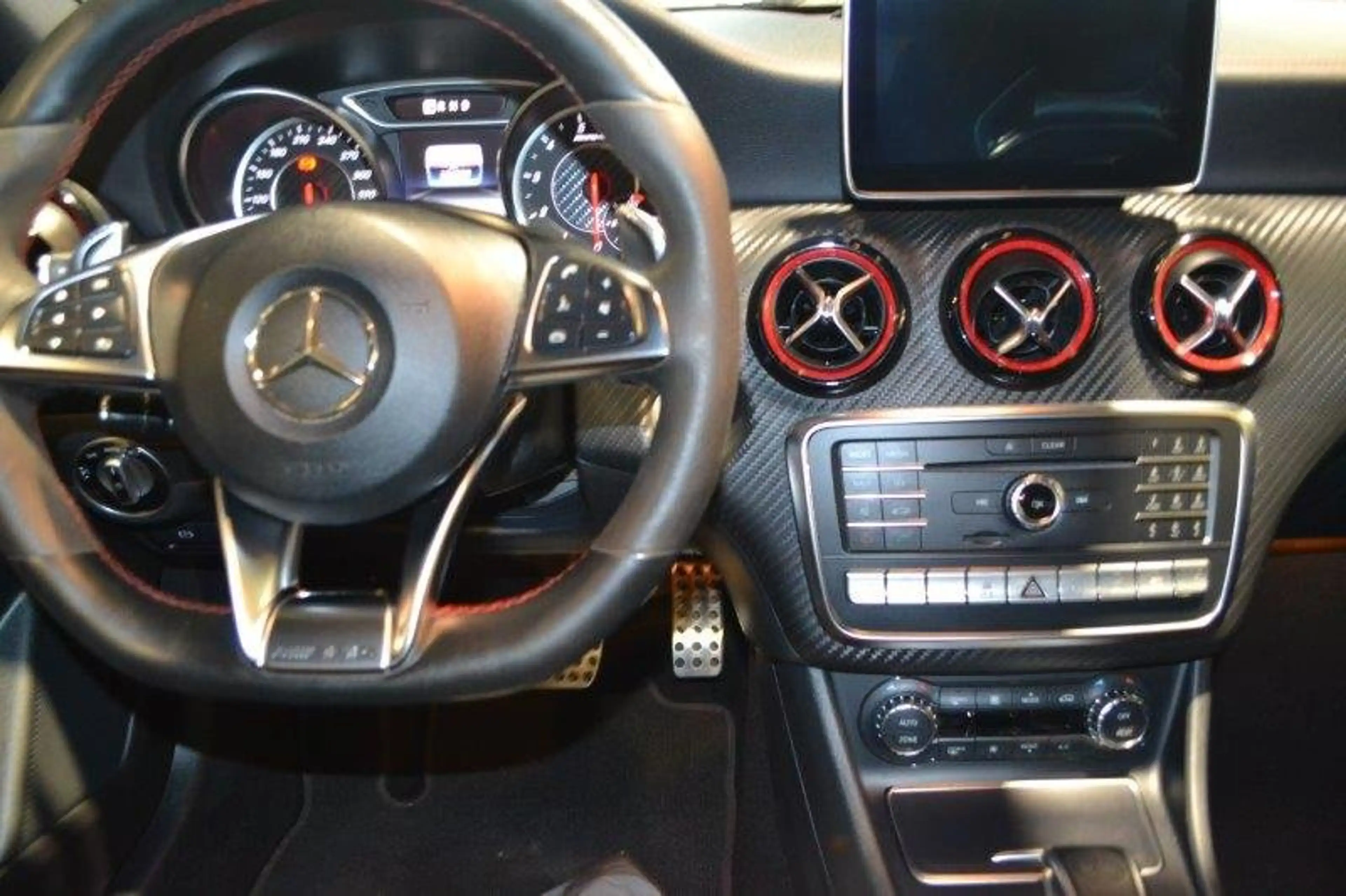 Mercedes-Benz A 45 AMG 4-Matic,performance,Race knop,AMG zetels — photo 12